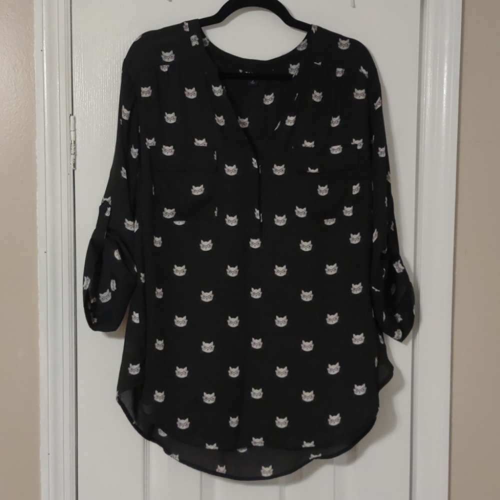 Adorable kitty with pink glasses blouse, size 2 To
